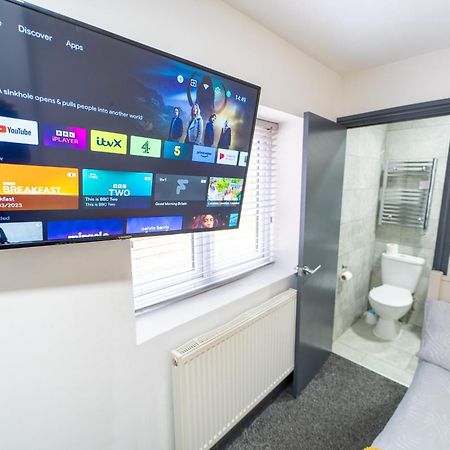 Free Parking Cosy Studios Close To City And Qe And Uob! Birmingham Kültér fotó